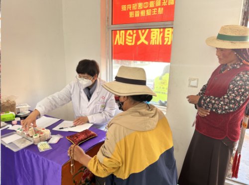 末兒老師進(jìn)藏義診和義教